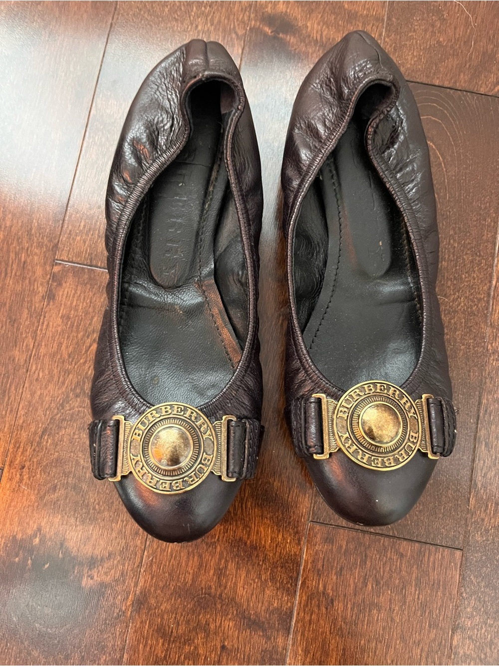 Burberry Women’s Black Leather Ballet Flats with Logo Medallion